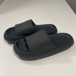 Never worn cloud sandals - black, size 8.5
